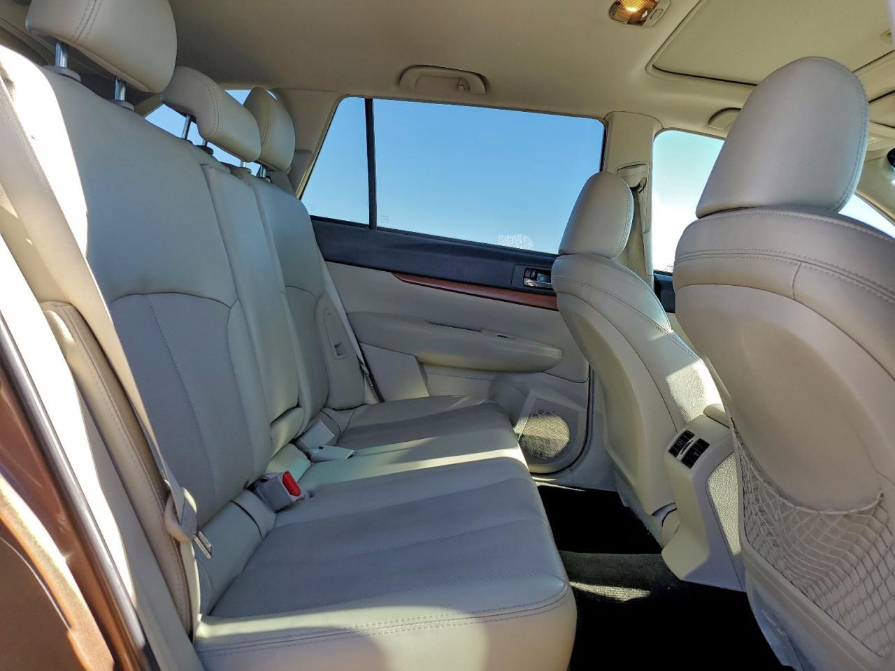 2013 SUBARU Outback