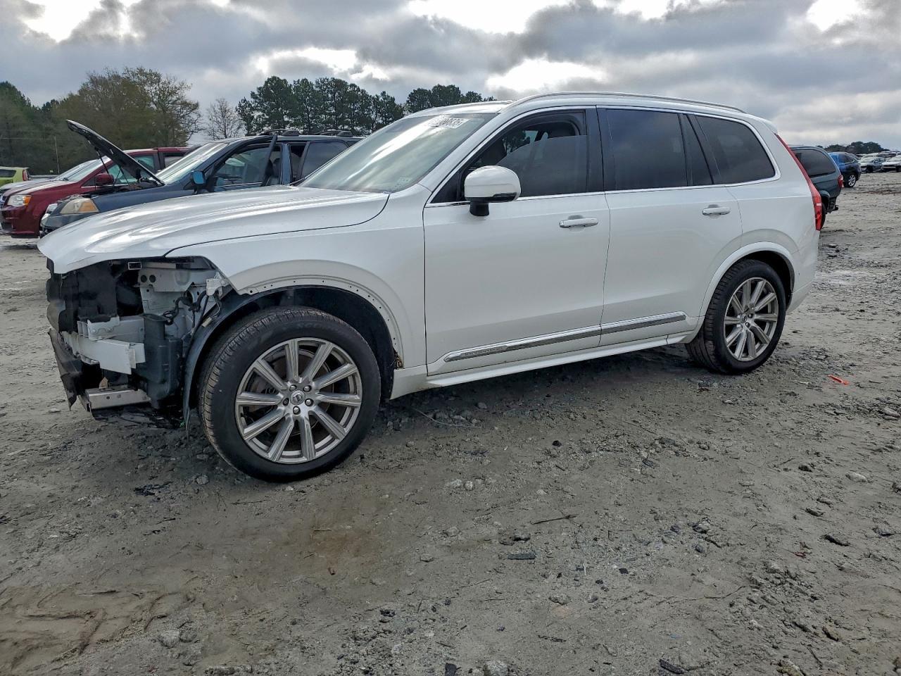 2017 VOLVO XC90