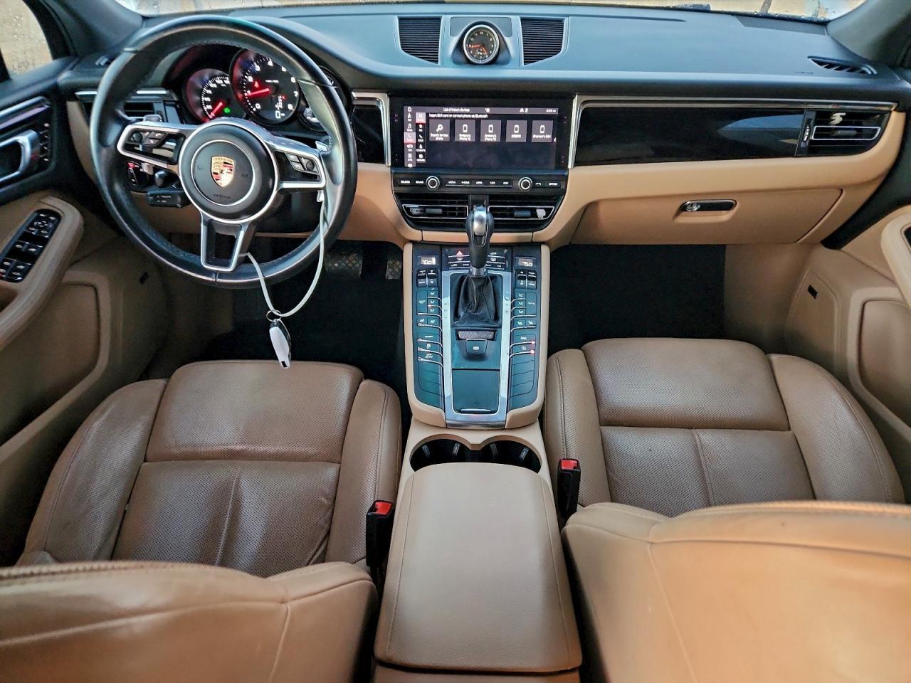 2019 PORSCHE Macan