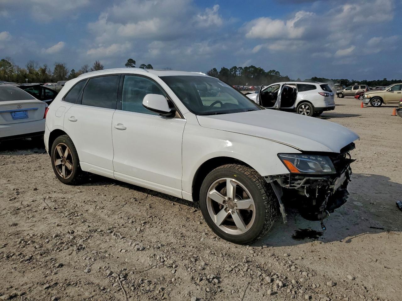 2011 AUDI Q5