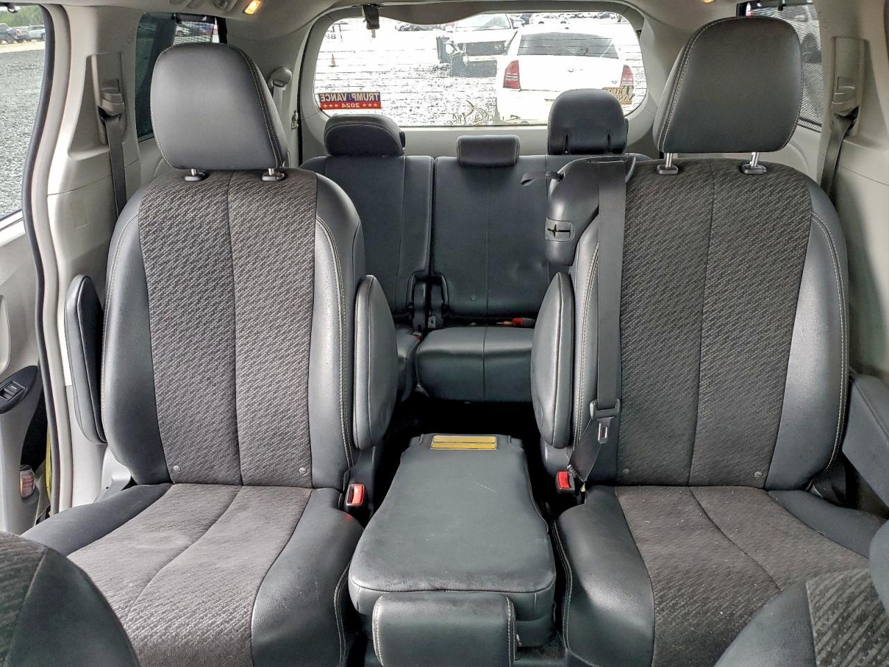 2012 TOYOTA SIENNA