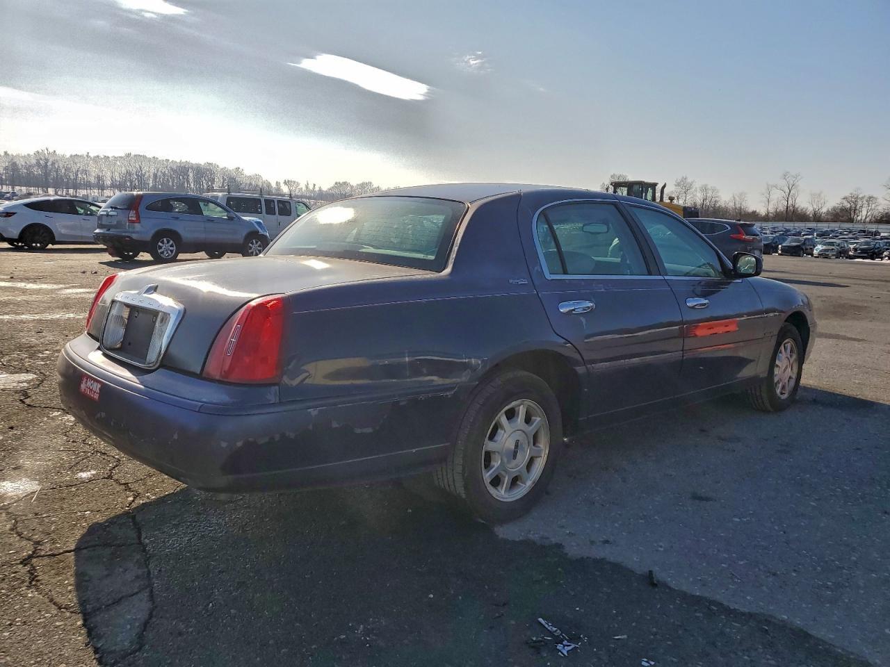 2002 LINCOLN Town Car