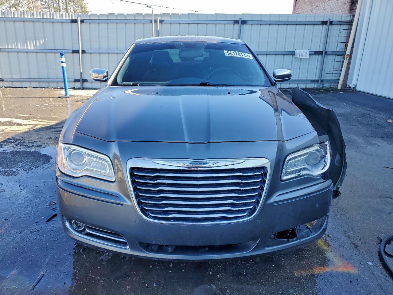2011 CHRYSLER 300