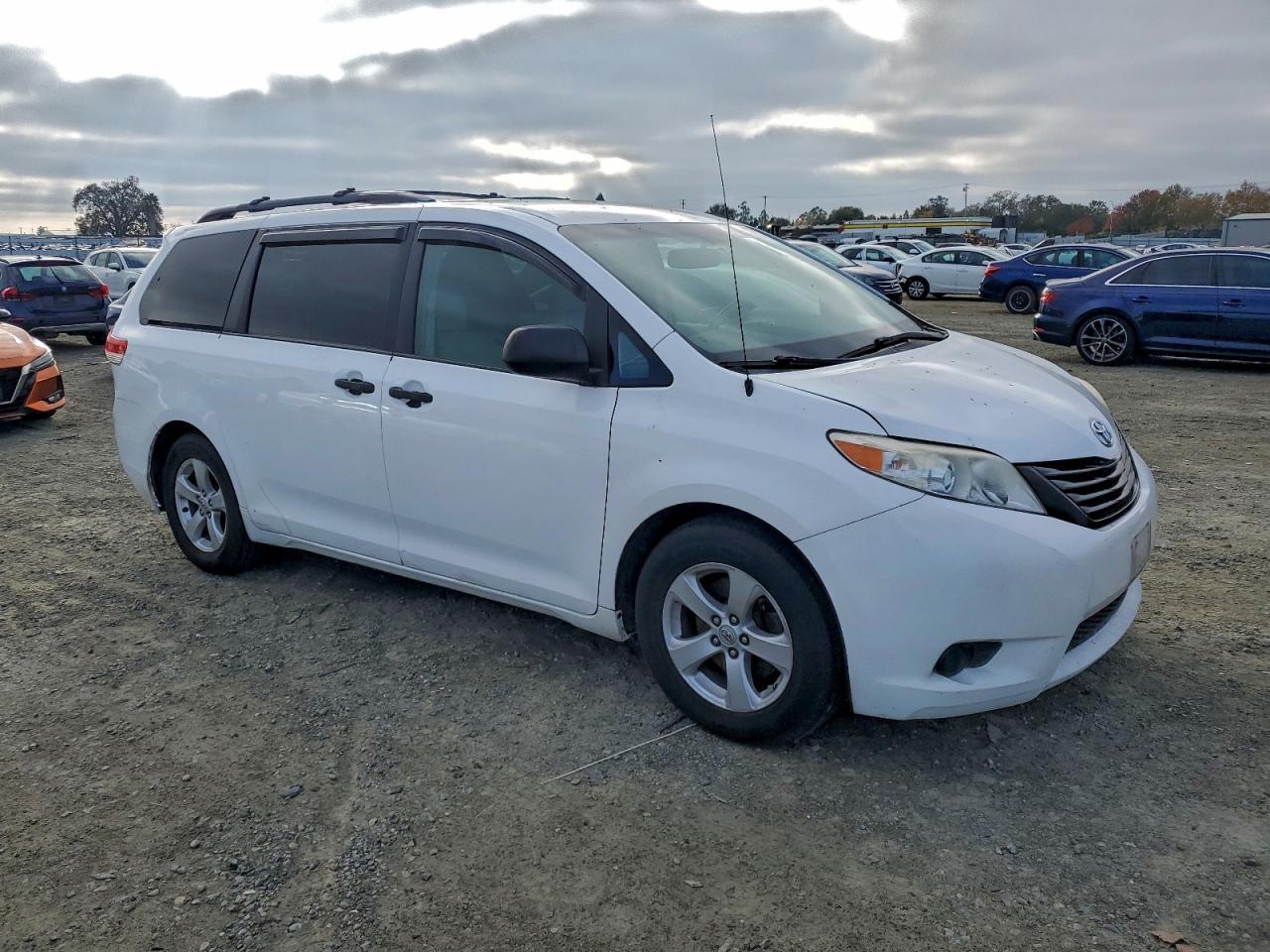 2012 TOYOTA SIENNA