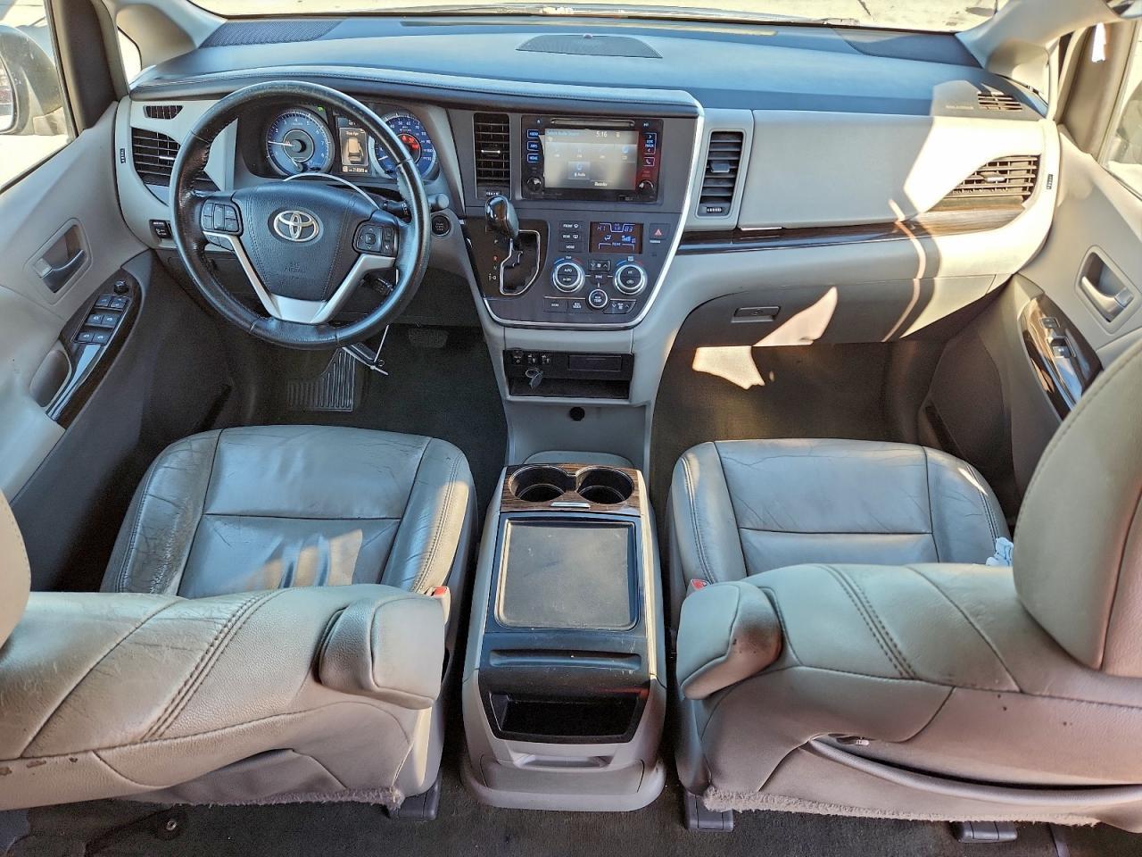 2016 TOYOTA SIENNA