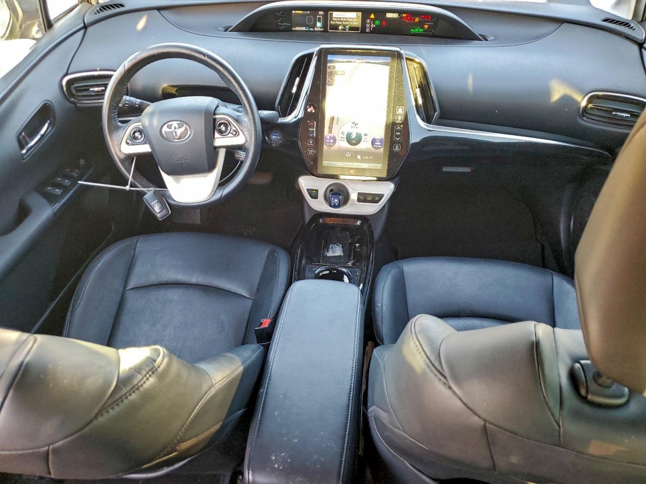 2017 TOYOTA Prius Prime