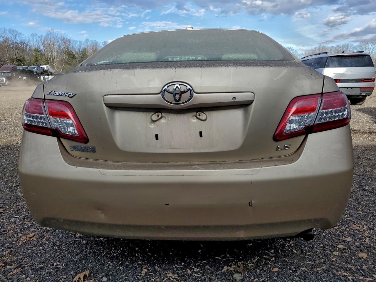 2011 TOYOTA CAMRY