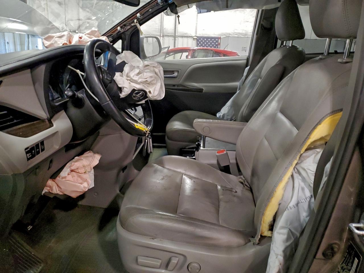2016 TOYOTA SIENNA