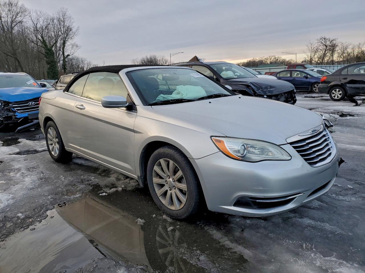2011 CHRYSLER 200