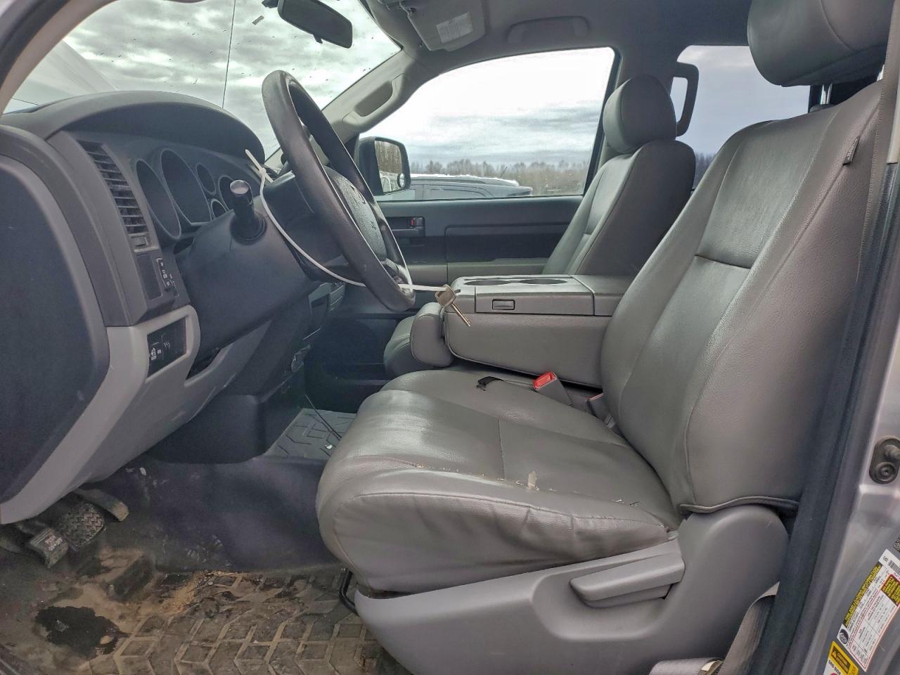 2011 TOYOTA TUNDRA