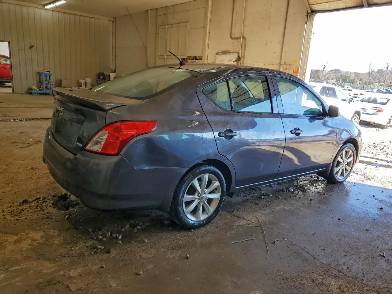 2015 NISSAN VERSA