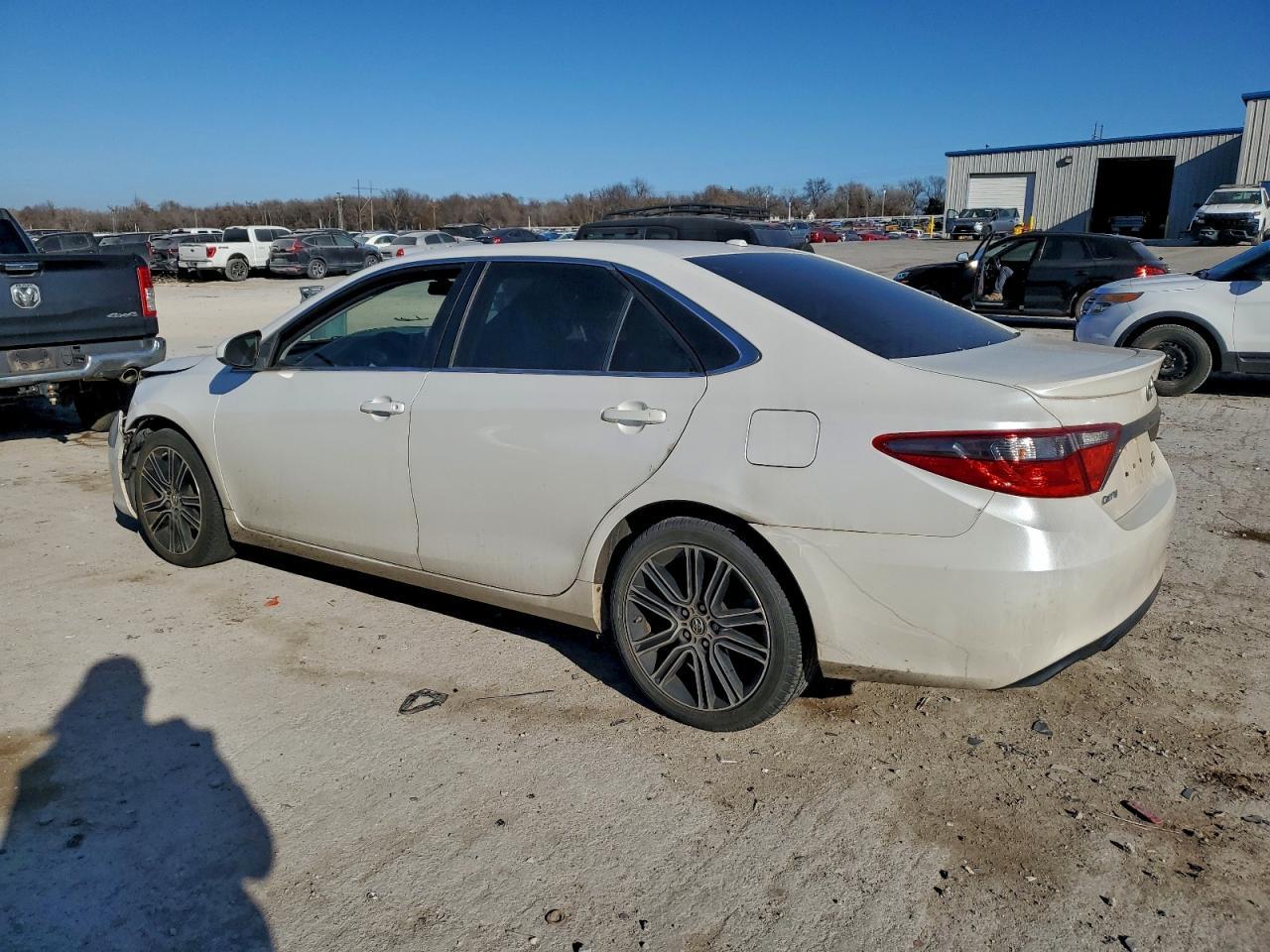 2016 TOYOTA CAMRY