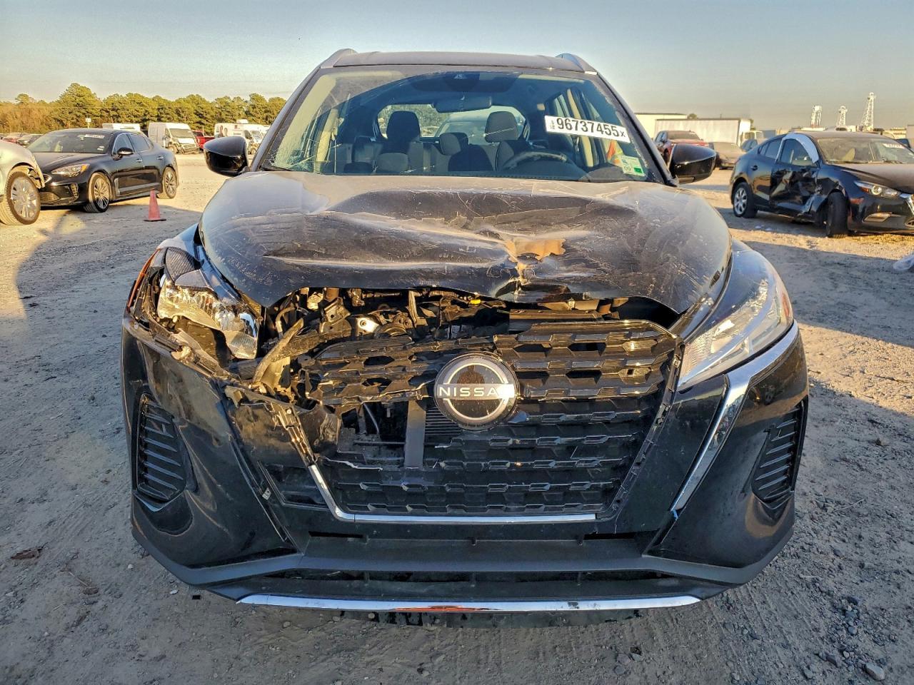 2024 NISSAN KICKS