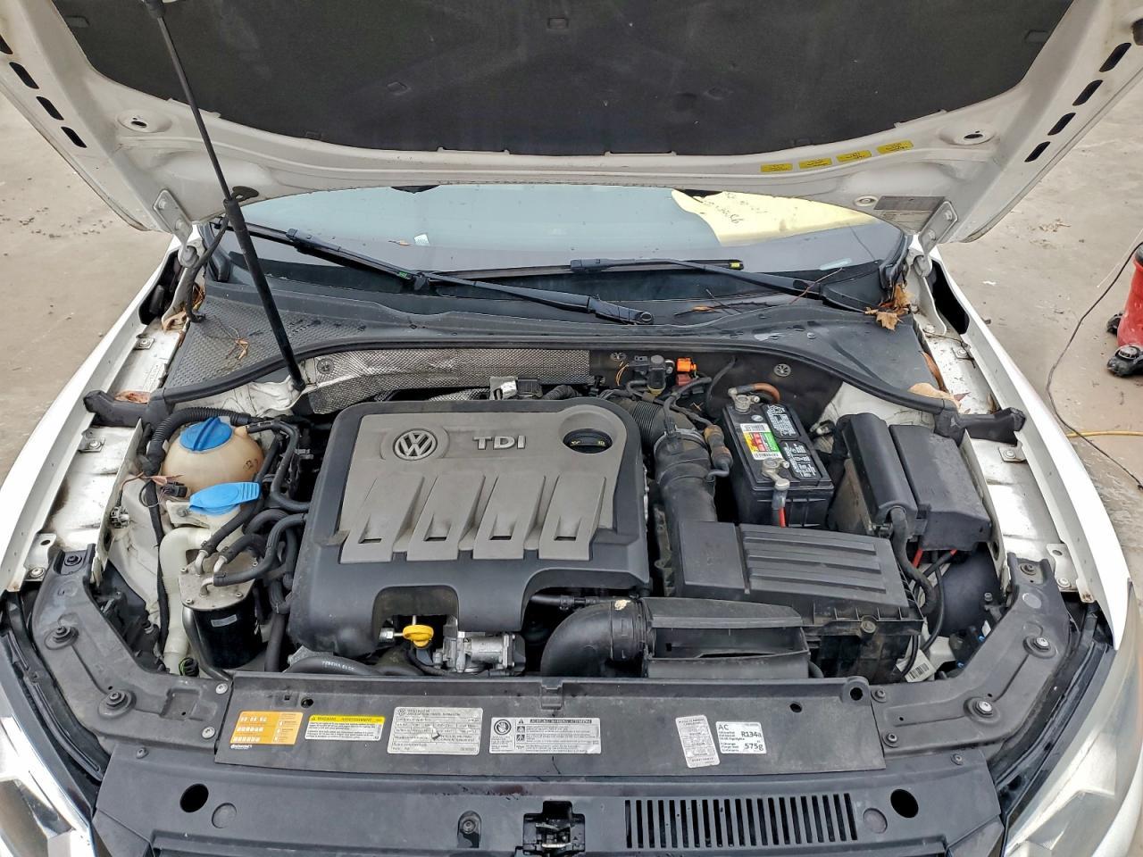 2014 VOLKSWAGEN Passat