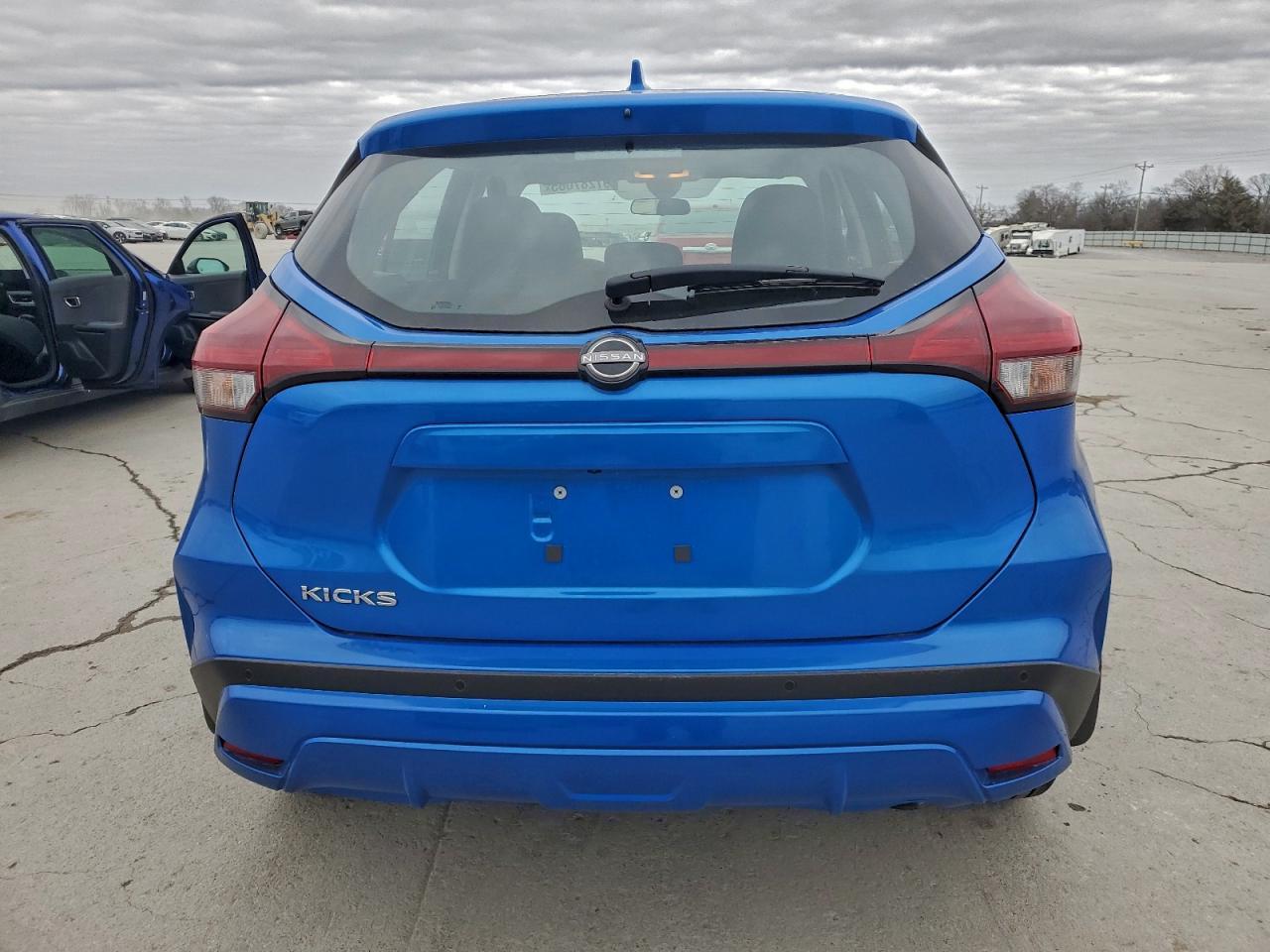2025 NISSAN KICKS