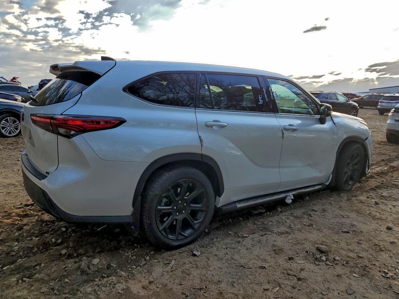 2022 TOYOTA HIGHLANDER