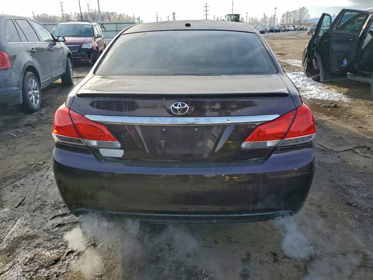 2011 TOYOTA Avalon