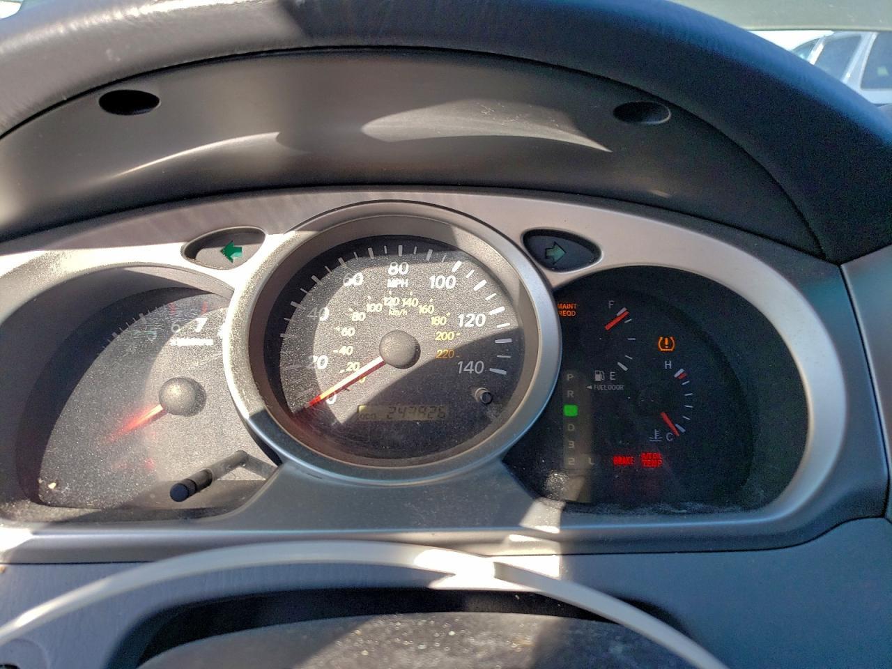 2004 TOYOTA HIGHLANDER