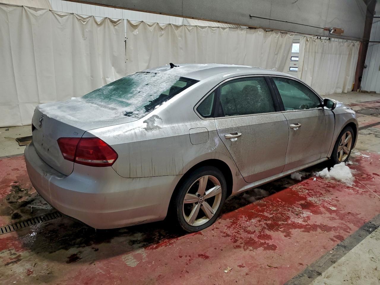 2012 VOLKSWAGEN Passat