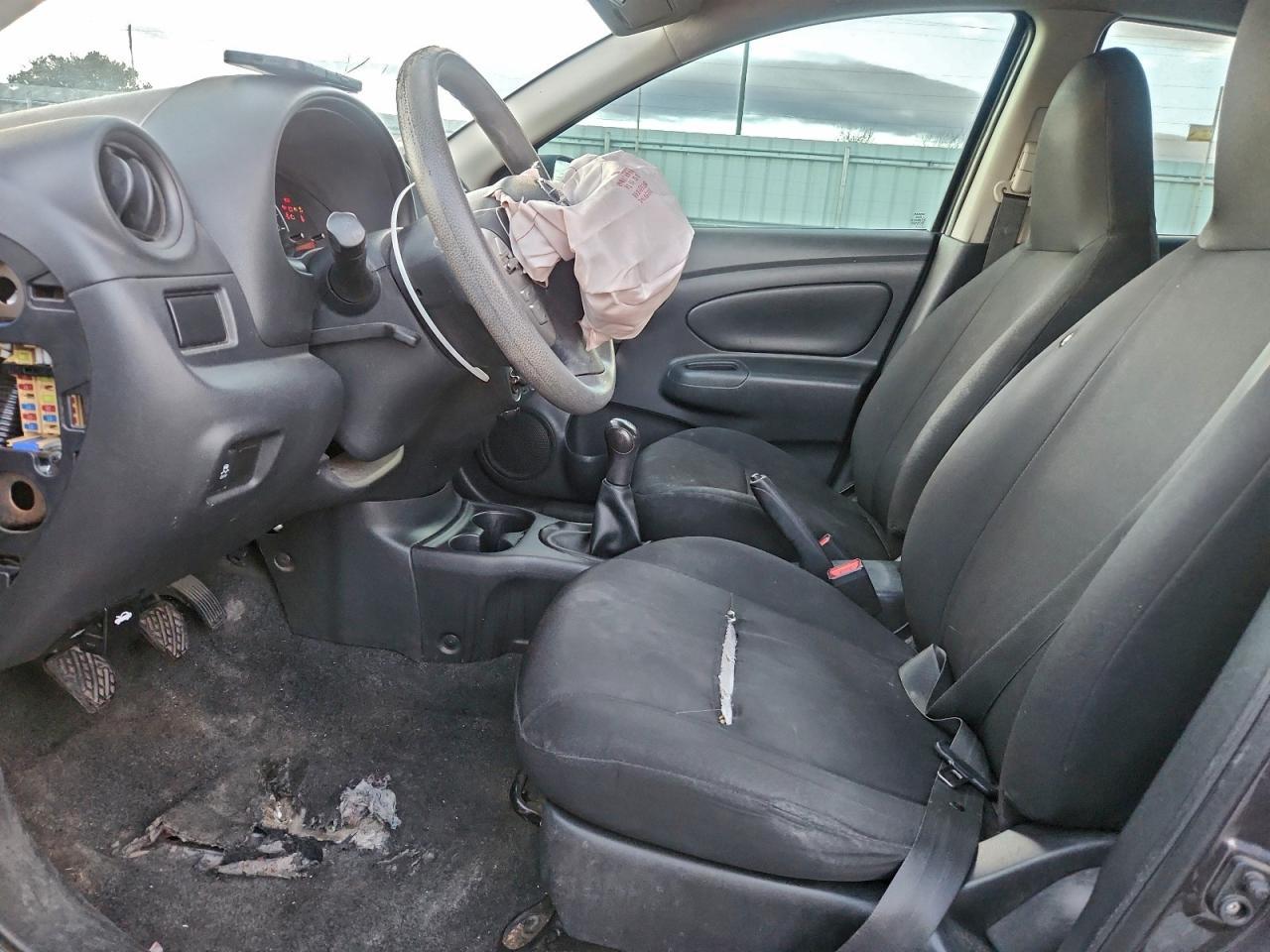 2015 NISSAN VERSA