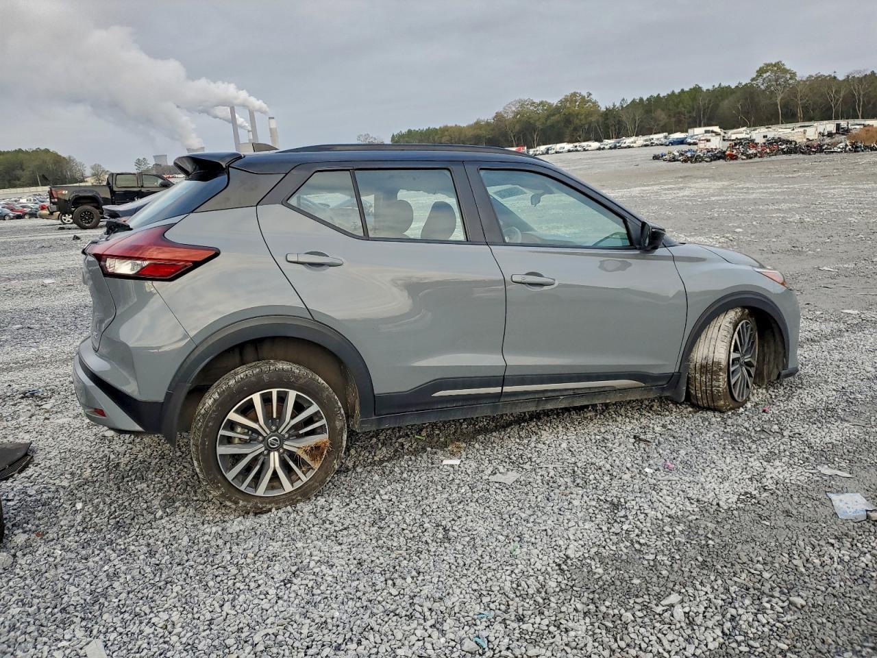 2021 NISSAN KICKS