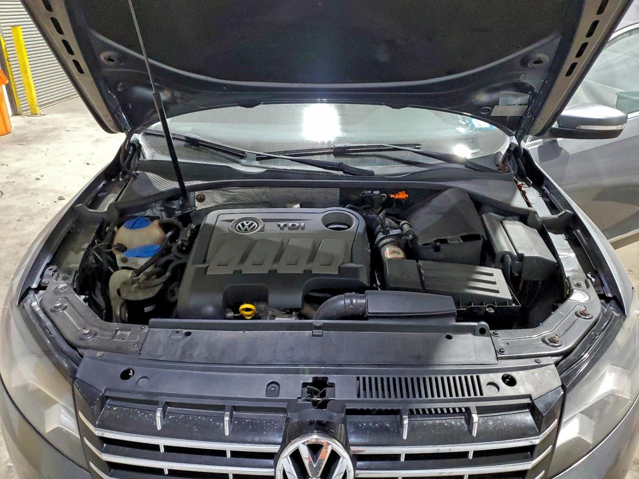 2014 VOLKSWAGEN Passat