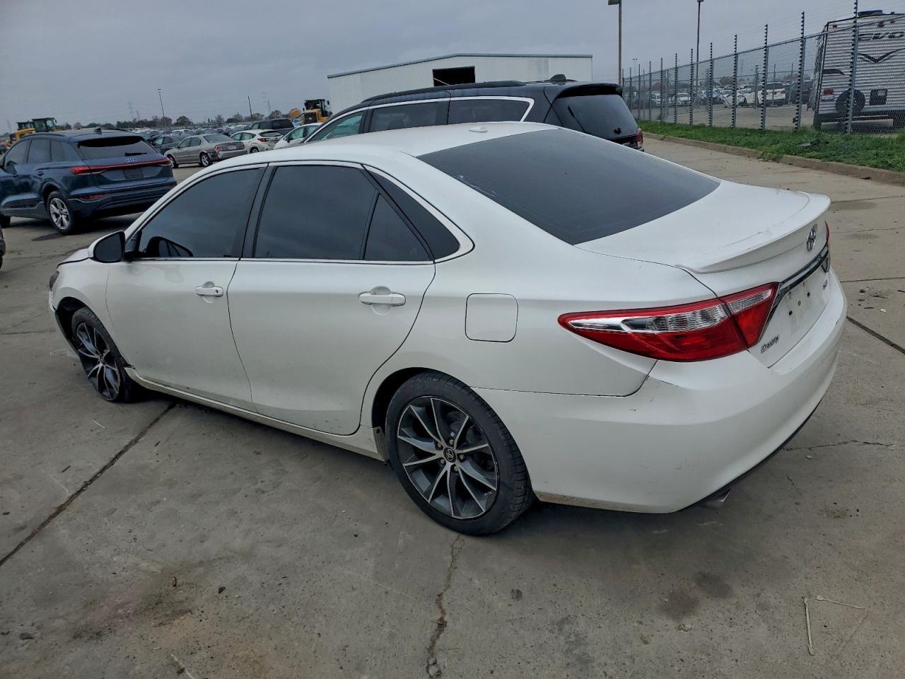 2016 TOYOTA CAMRY