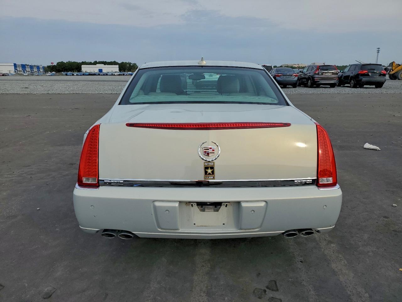 2010 CADILLAC DTS