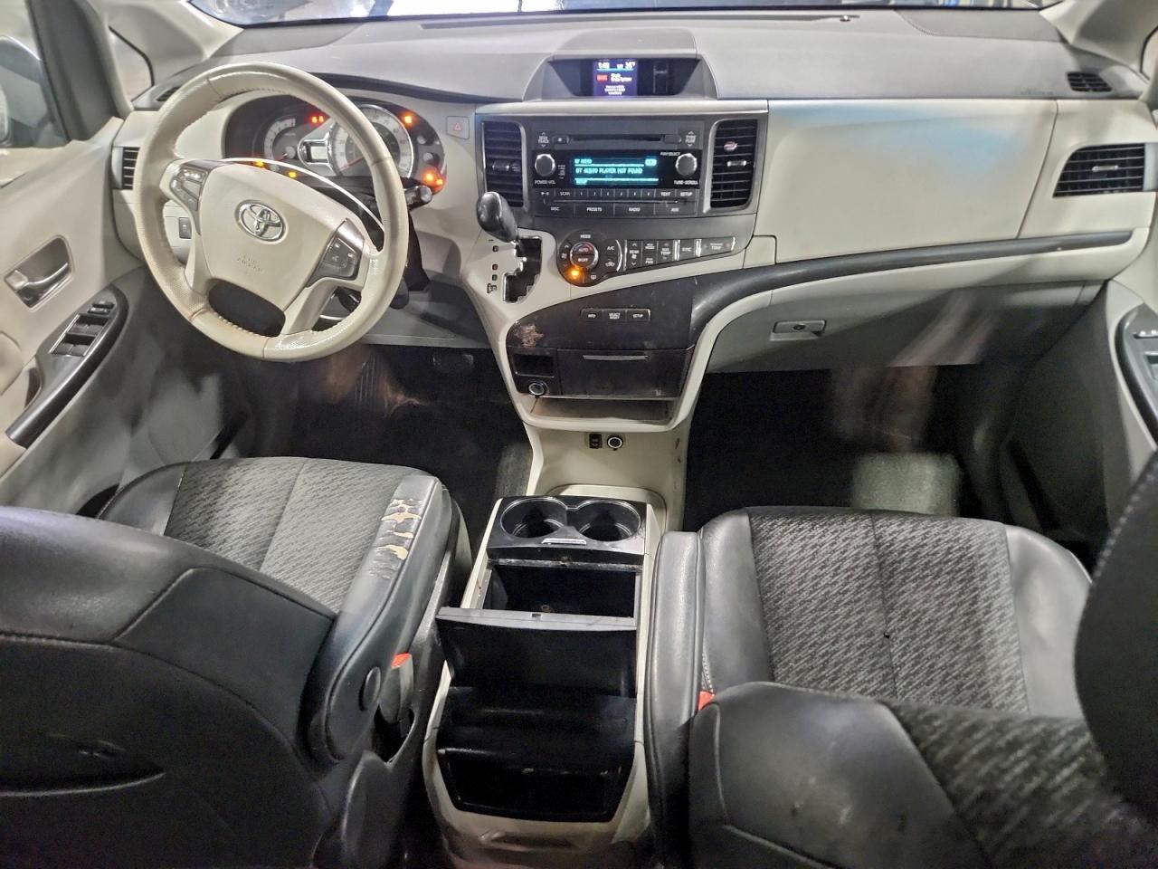 2014 TOYOTA SIENNA