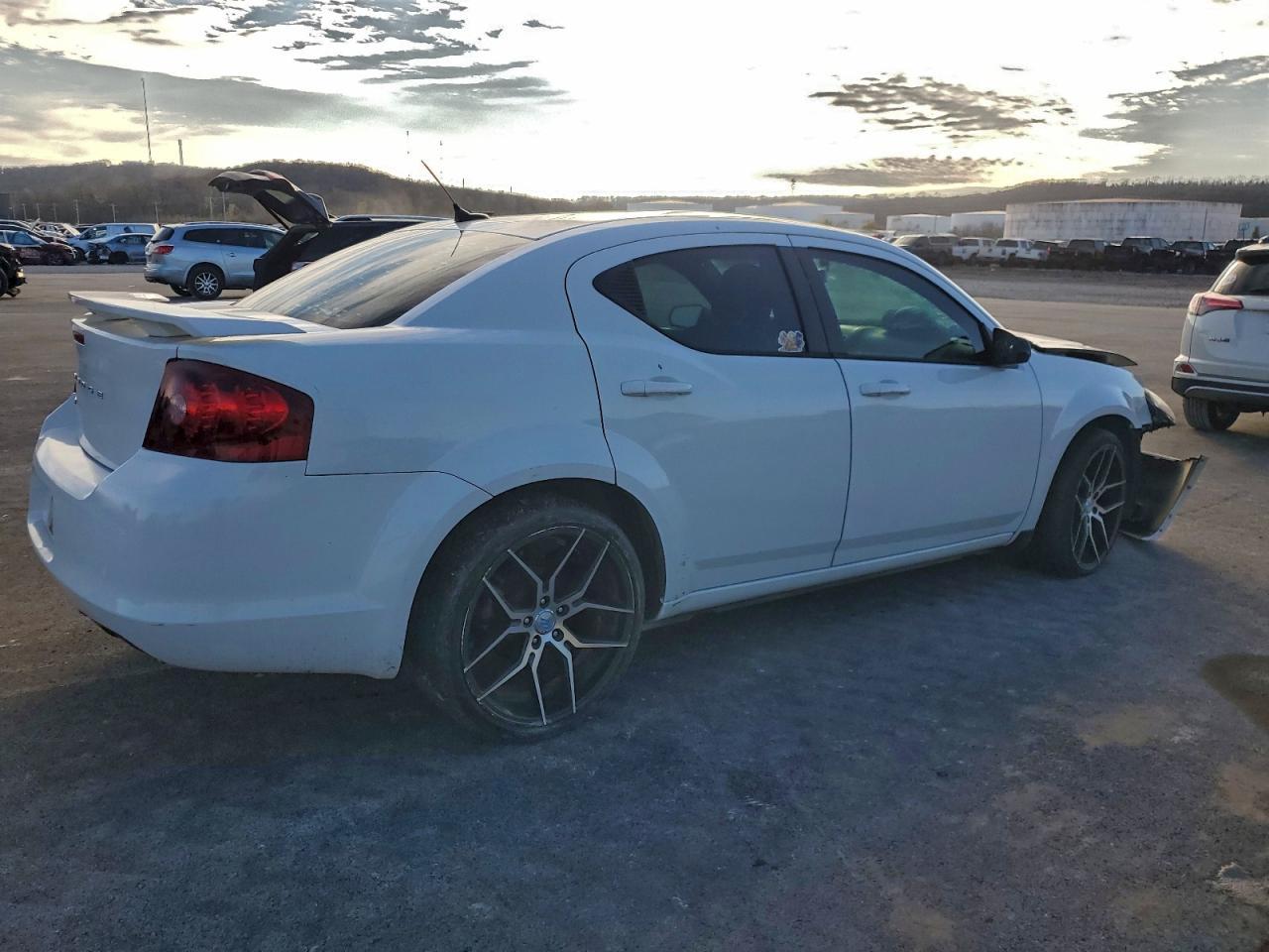2013 DODGE Avenger