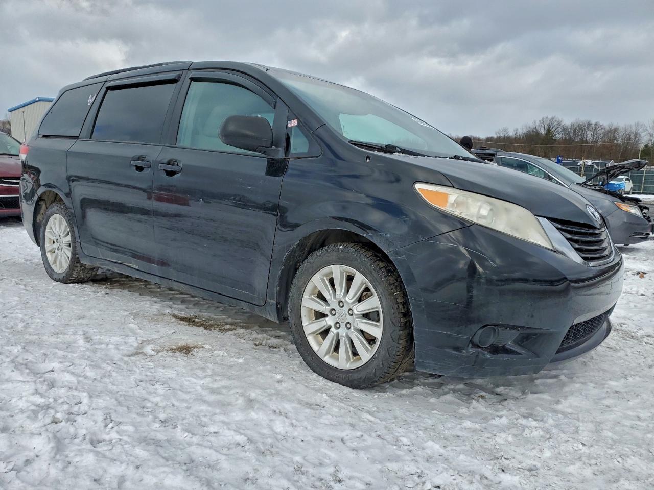 2011 TOYOTA SIENNA