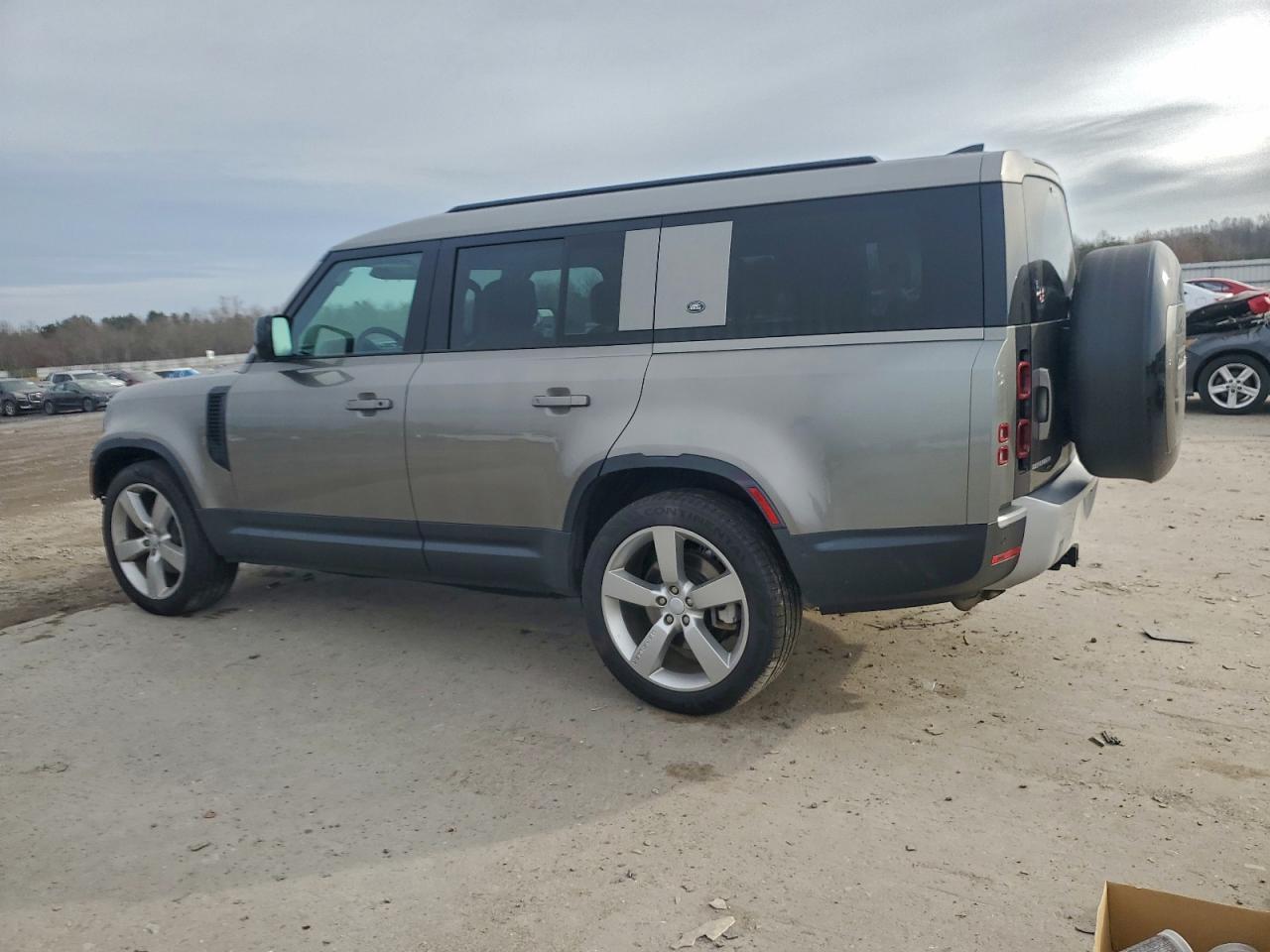 2023 LAND ROVER Defender