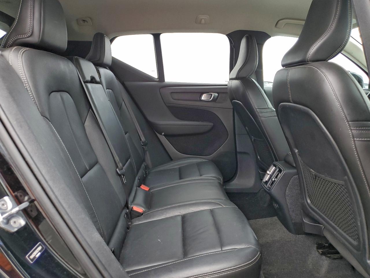2019 VOLVO XC40