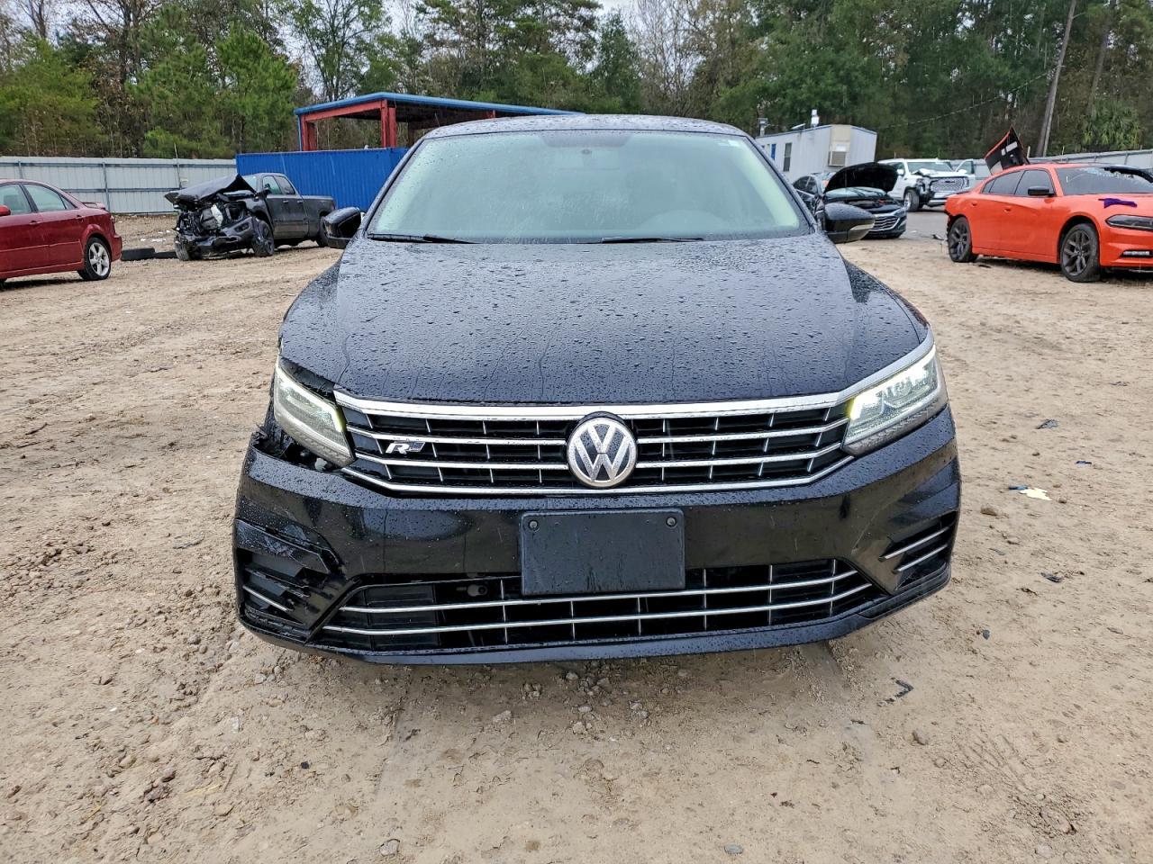 2017 VOLKSWAGEN Passat