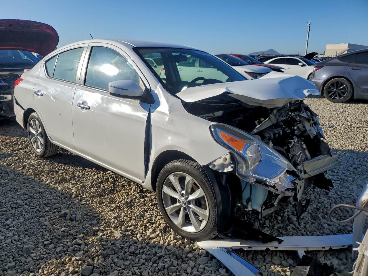 2015 NISSAN VERSA