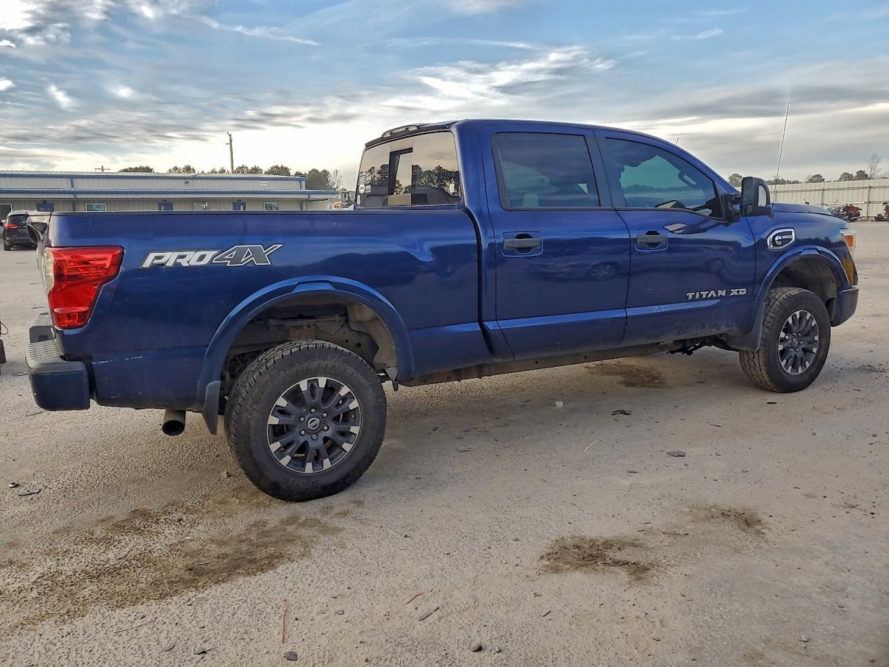 2017 NISSAN Titan