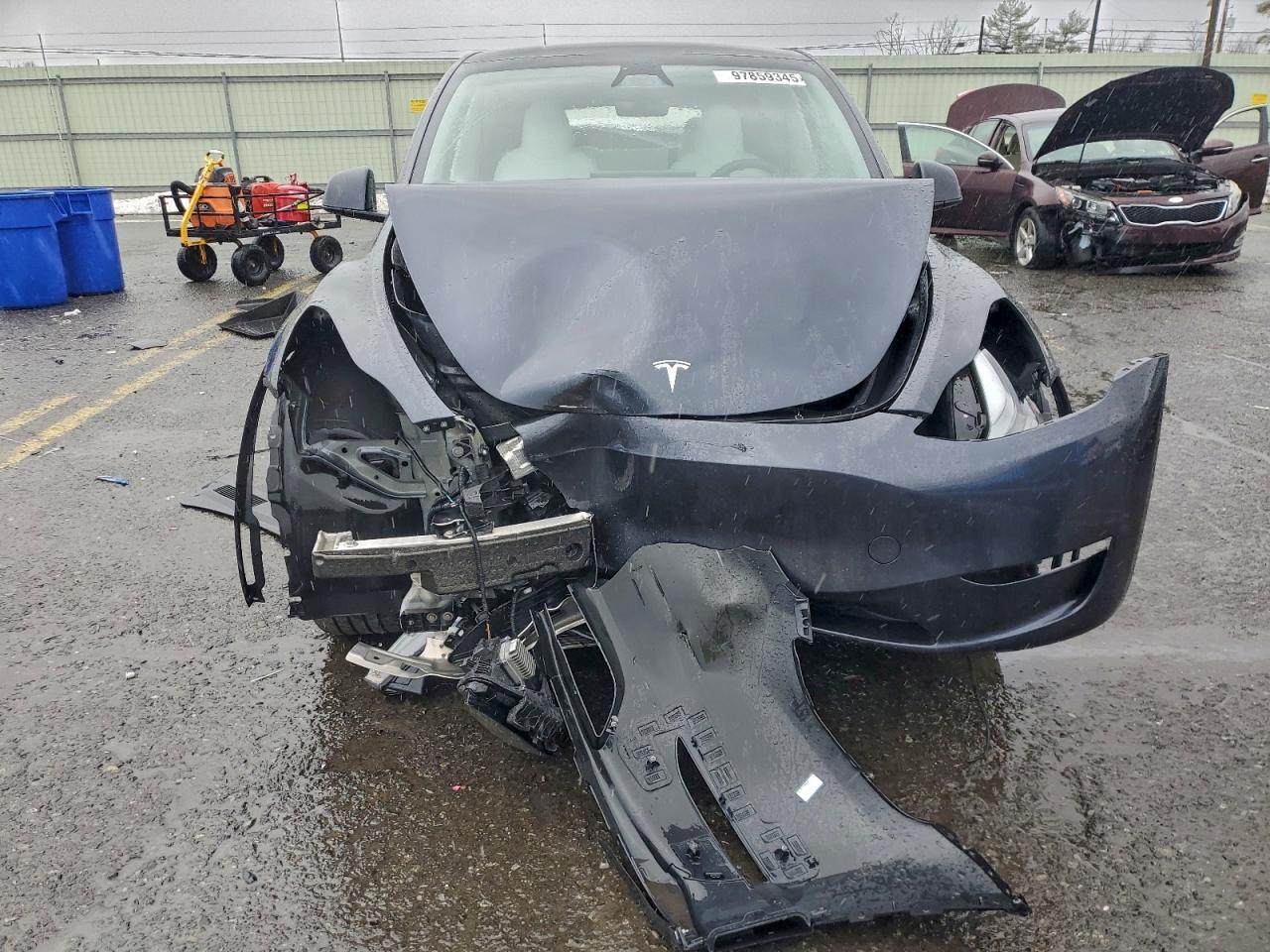 2024 TESLA MODEL Y
