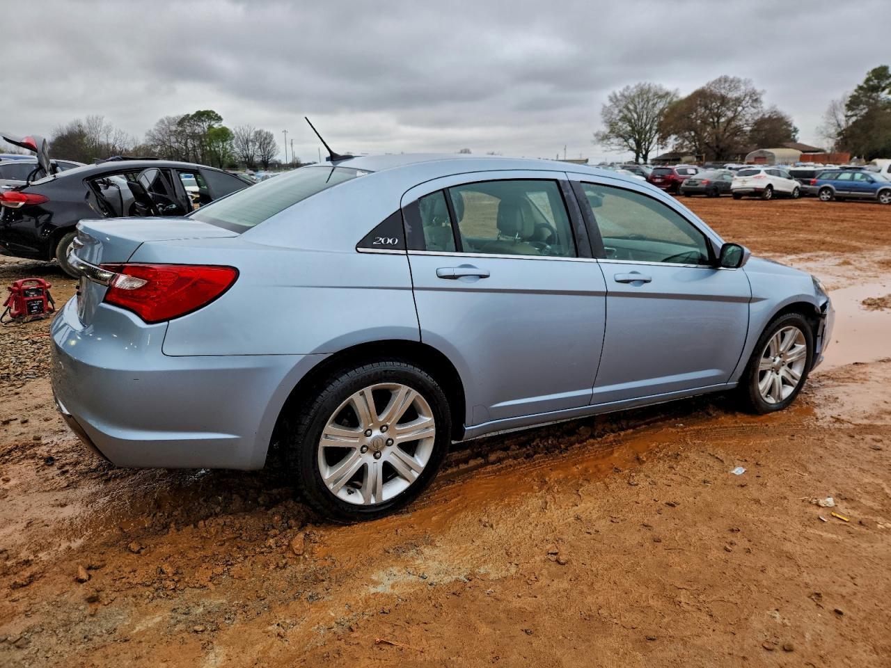2013 CHRYSLER 200