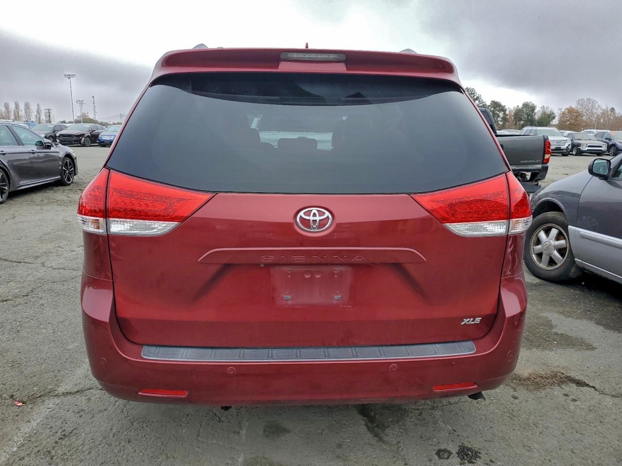 2012 TOYOTA SIENNA