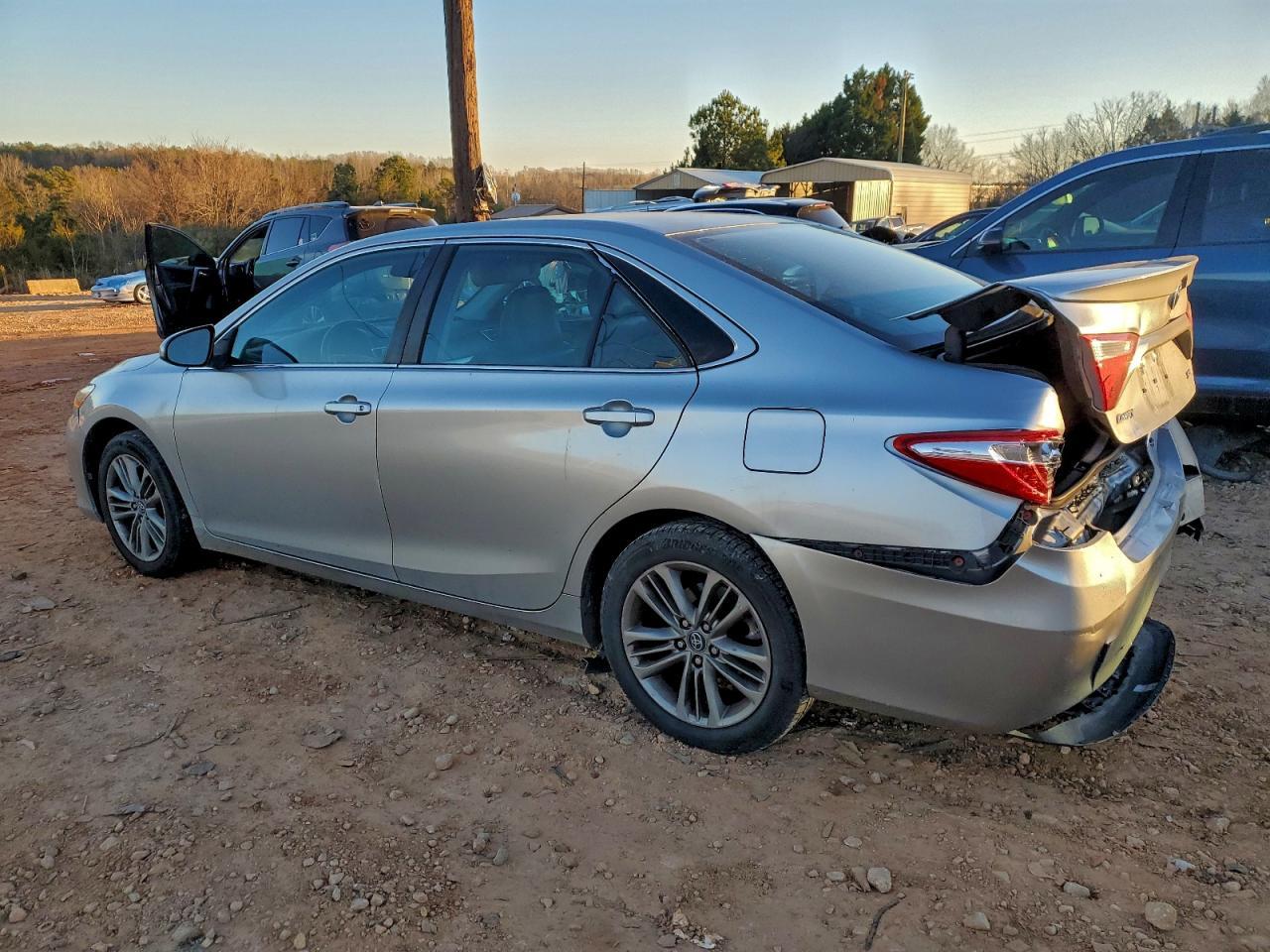 2016 TOYOTA CAMRY