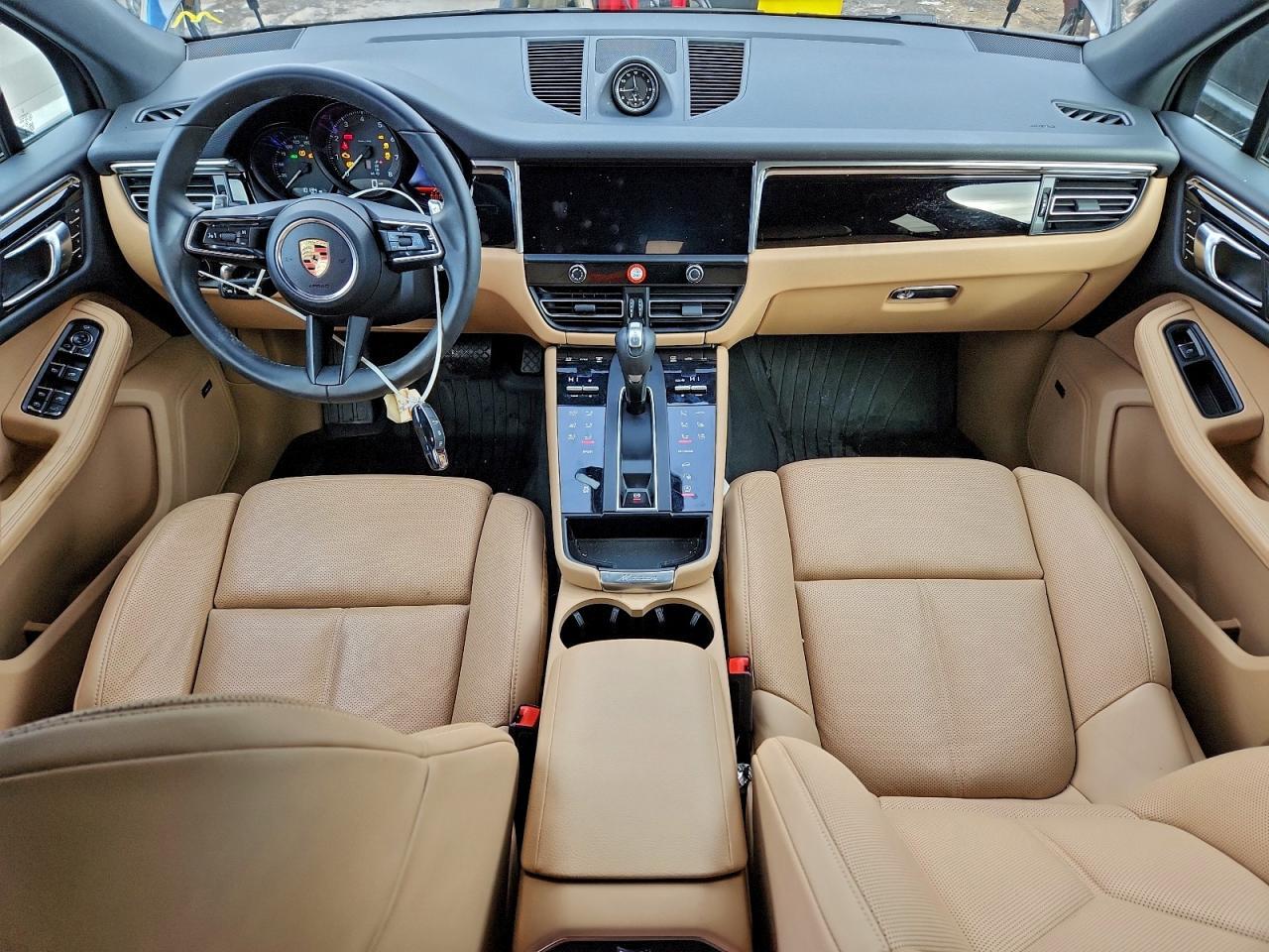 2025 PORSCHE Macan