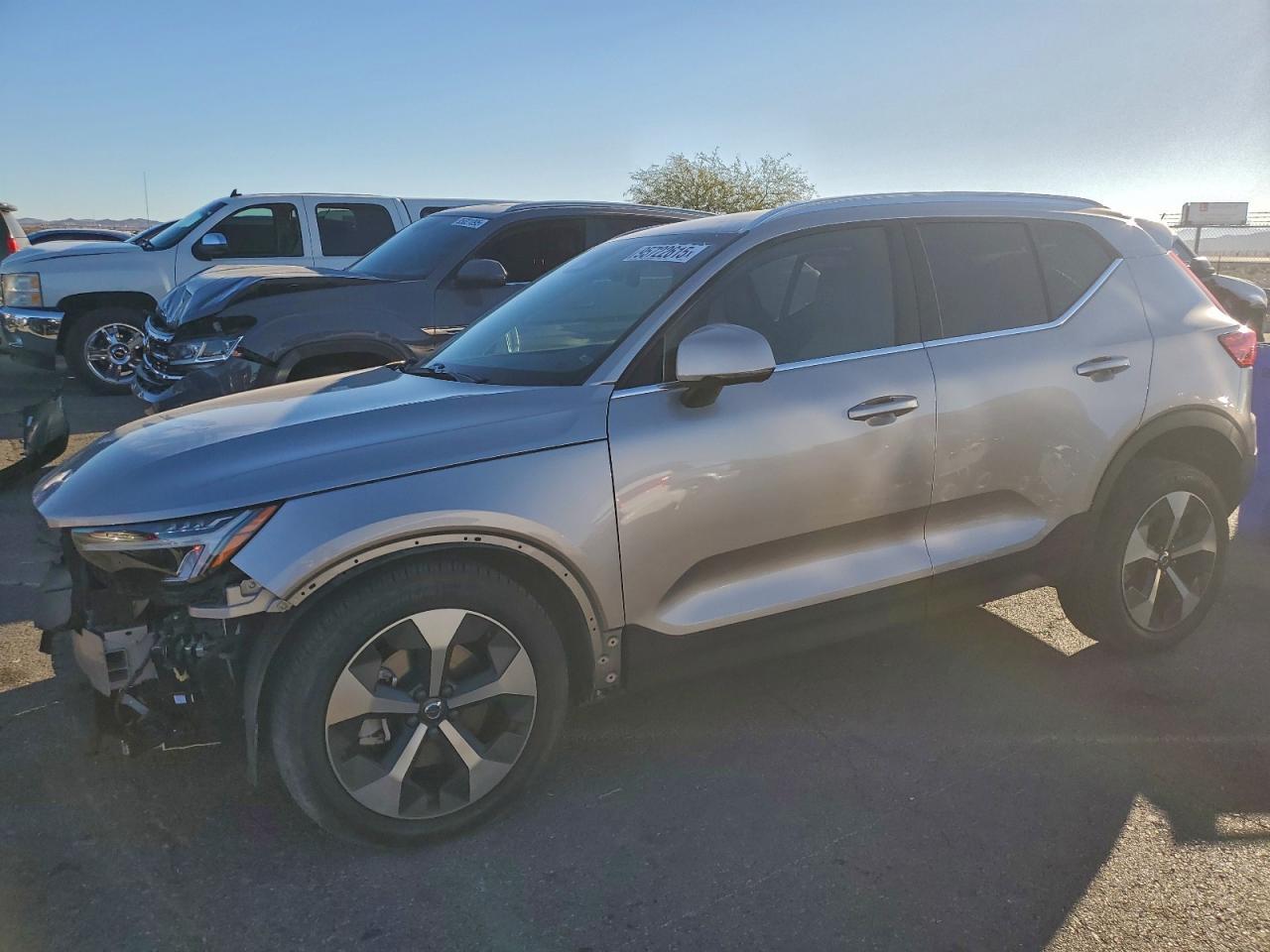 2024 VOLVO XC40