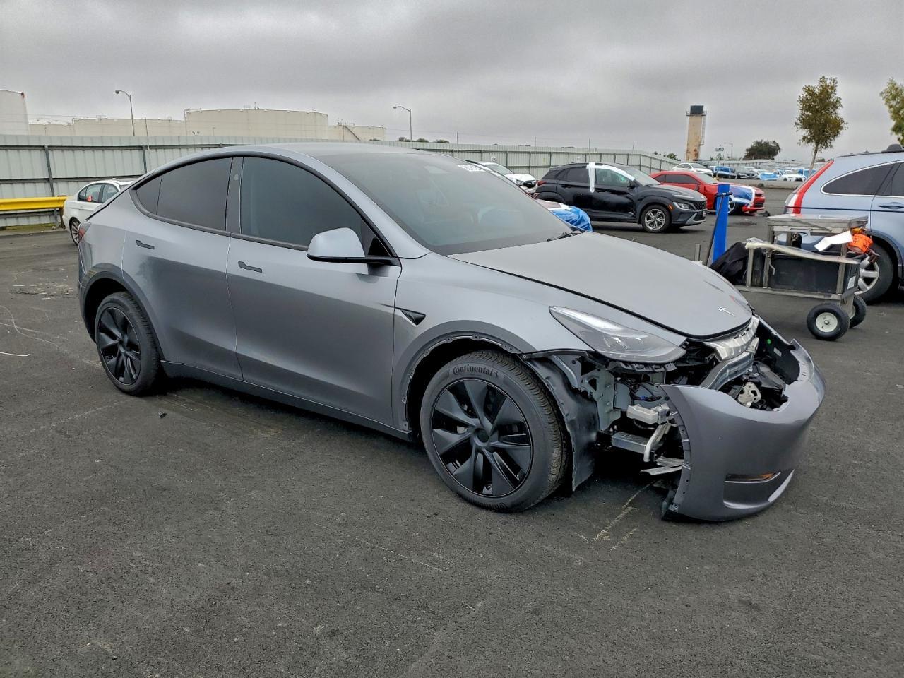2025 TESLA MODEL Y