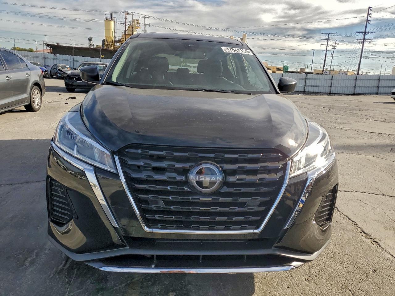 2024 NISSAN KICKS