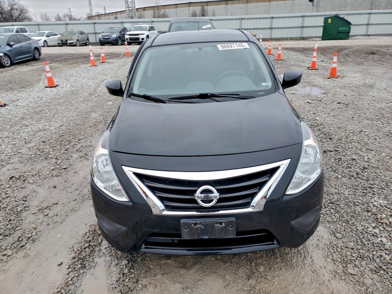 2016 NISSAN VERSA