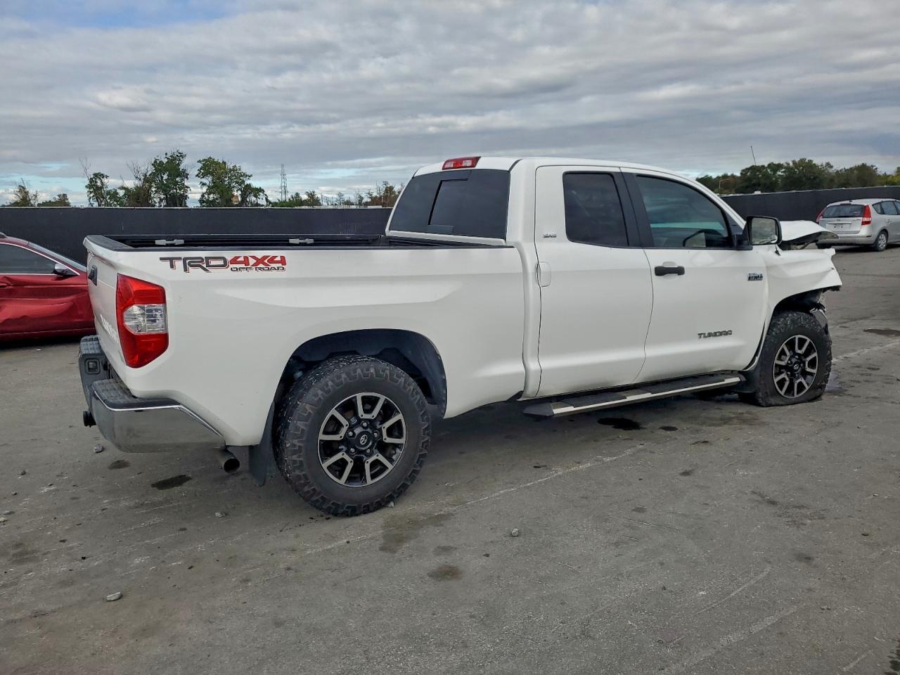 2017 TOYOTA TUNDRA