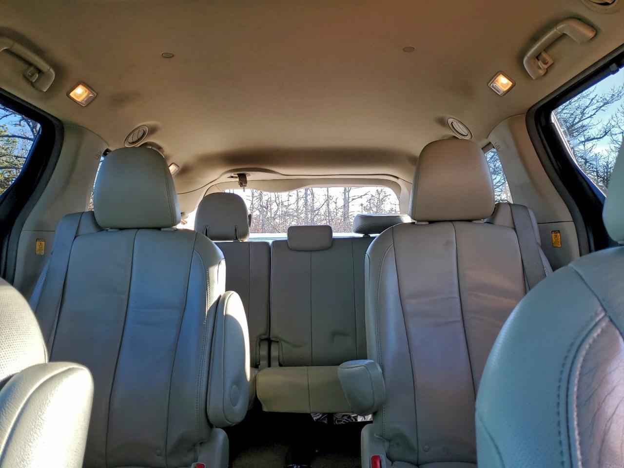 2012 TOYOTA SIENNA