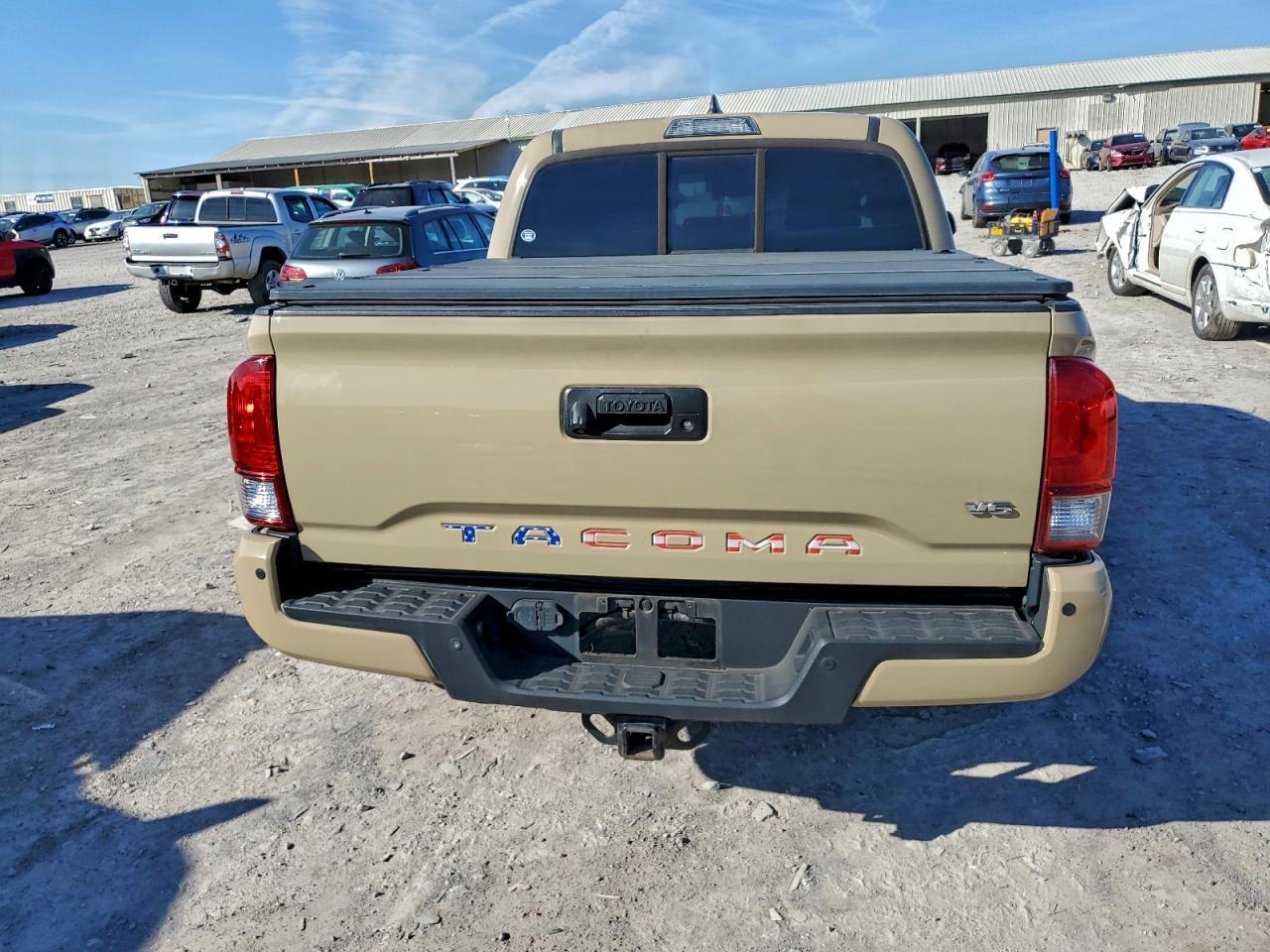 2016 TOYOTA TACOMA