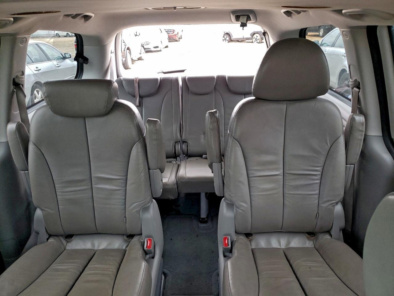 2009 KIA SEDONA