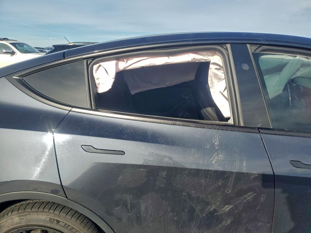 2024 TESLA MODEL Y